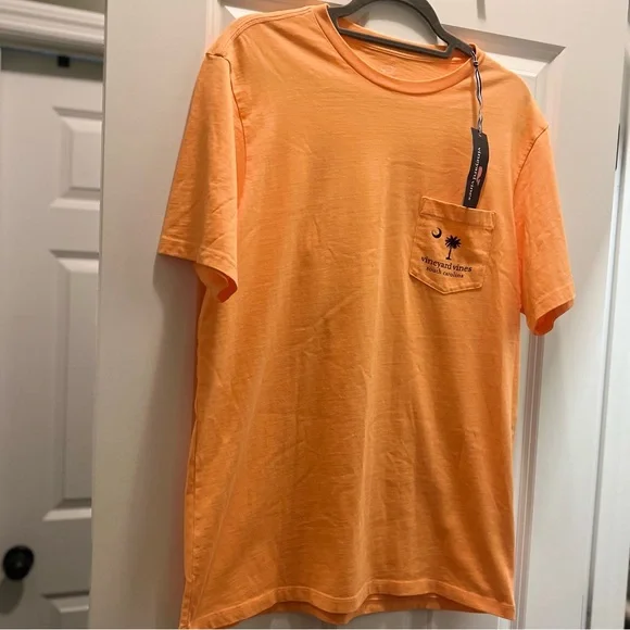 NWT Vineyard Vines South Carolina Beach Signs
Short Sleeve T-Shirt - Picture 9 of 11